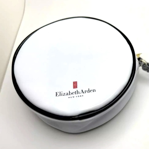 LAST ONE Elizabeth Arden White Glossy Wristlet Cosmetic Bag NIB - Picture 2 of 7